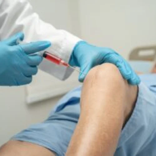 asian-doctor-inject-hyaluronic-acid-platelet-rich-2023-11-27-05-13-54-utc-Large-e1715788930480 (2)